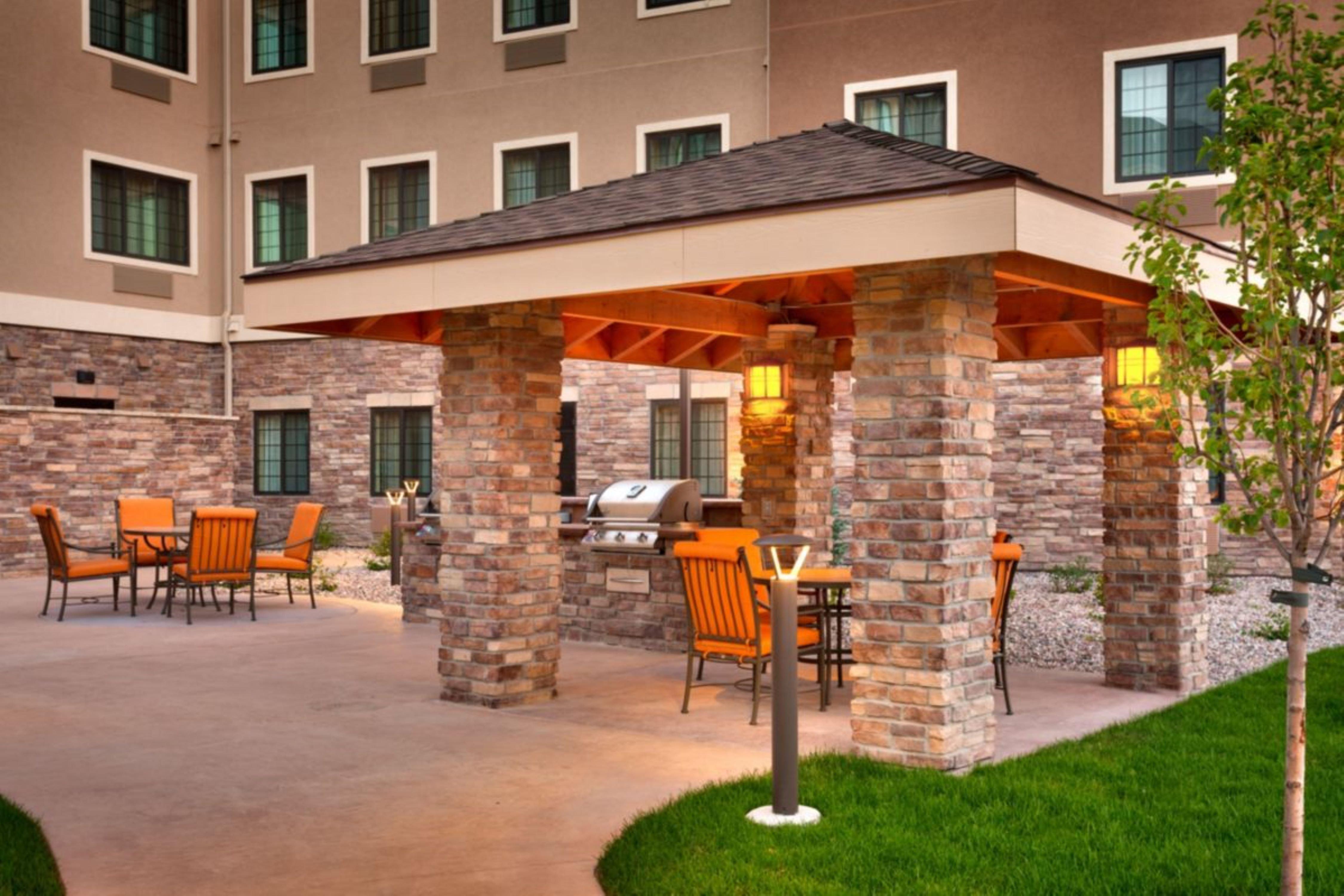 Staybridge Suites Bismarck By Ihg Bagian luar foto
